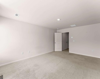 300 Stoneybrook Court - Photo Thumbnail 18