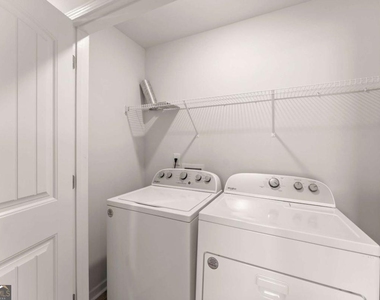 300 Stoneybrook Court - Photo Thumbnail 24