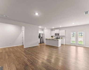 300 Stoneybrook Court - Photo Thumbnail 7