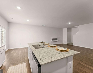 300 Stoneybrook Court - Photo Thumbnail 15