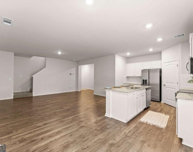 300 Stoneybrook Court - Photo Thumbnail 9