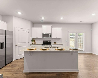 300 Stoneybrook Court - Photo Thumbnail 13
