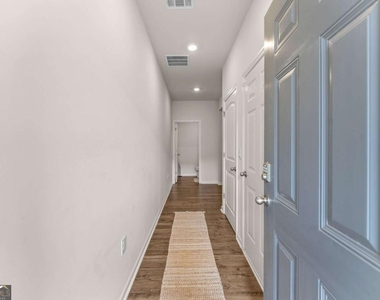 300 Stoneybrook Court - Photo Thumbnail 3