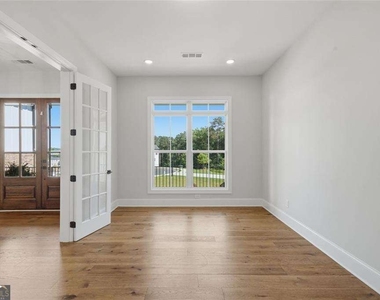 401 Oakleigh Avenue - Photo Thumbnail 4