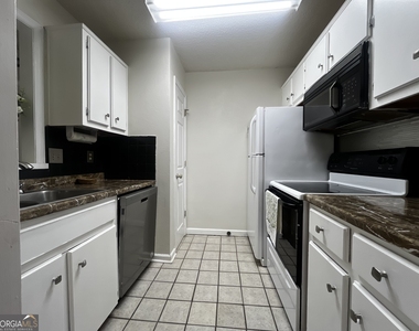 2165 S Milledge Avenue - Photo Thumbnail 4