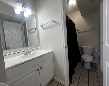 2165 S Milledge Avenue - Photo Thumbnail 3