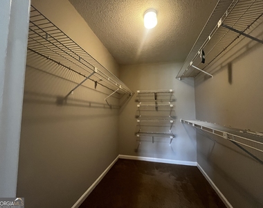 2165 S Milledge Avenue - Photo Thumbnail 9