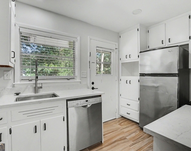 3535 Roswell Road Ne - Photo Thumbnail 5
