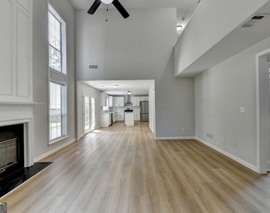 340 Waddington Trail - Photo Thumbnail 12