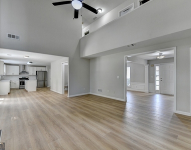 340 Waddington Trail - Photo Thumbnail 13