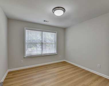 340 Waddington Trail - Photo Thumbnail 33