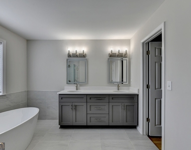 340 Waddington Trail - Photo Thumbnail 43