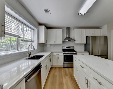 340 Waddington Trail - Photo Thumbnail 22