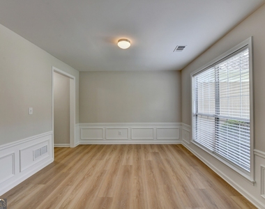 340 Waddington Trail - Photo Thumbnail 6