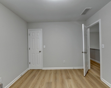 340 Waddington Trail - Photo Thumbnail 32