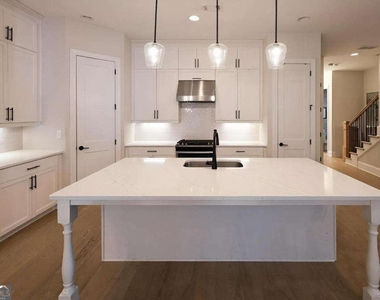 1860 Nw Commons Place - Photo Thumbnail 5