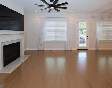 1860 Nw Commons Place - Photo Thumbnail 7