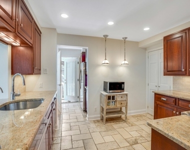 256 Woodland Ave - Photo Thumbnail 10