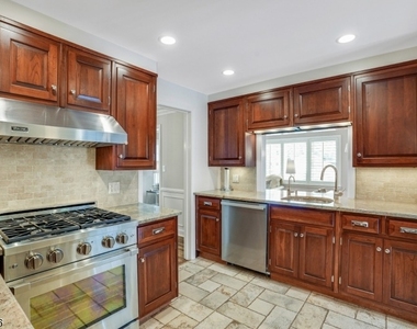 256 Woodland Ave - Photo Thumbnail 9