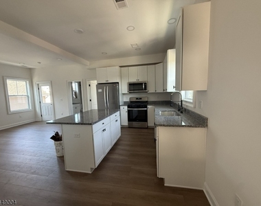 37 N Bridge St - Photo Thumbnail 2