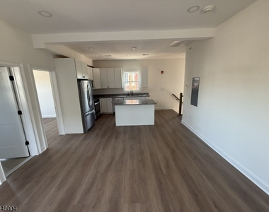 37 N Bridge St - Photo Thumbnail 3