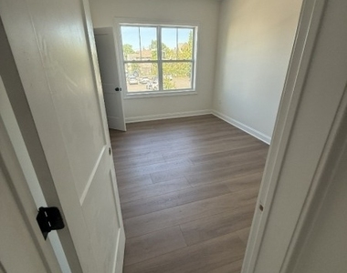 37 N Bridge St - Photo Thumbnail 8