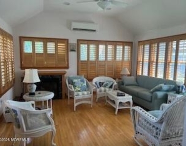 317 Pitney Avenue - Photo Thumbnail 4