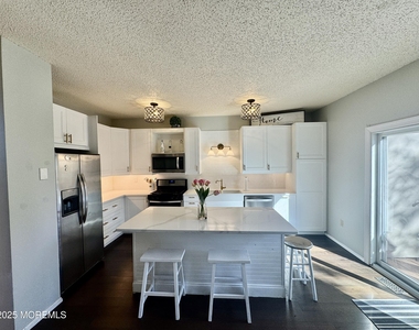 113 Richmond Court N - Photo Thumbnail 4