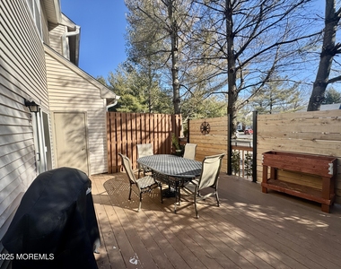 113 Richmond Court N - Photo Thumbnail 9