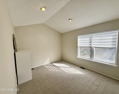 113 Richmond Court N - Photo Thumbnail 15