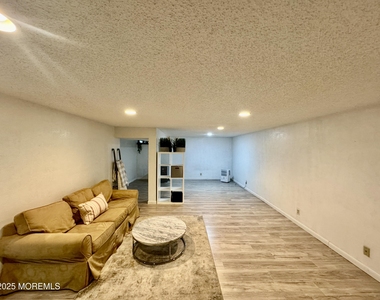 113 Richmond Court N - Photo Thumbnail 18