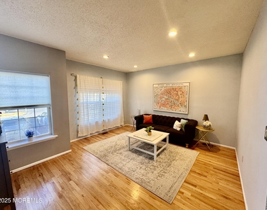 113 Richmond Court N - Photo Thumbnail 1