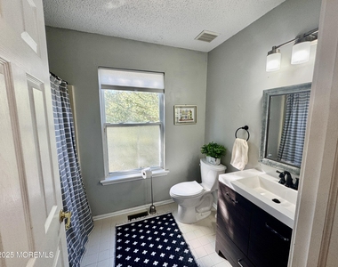 113 Richmond Court N - Photo Thumbnail 14