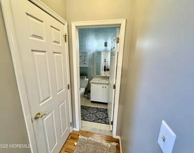 113 Richmond Court N - Photo Thumbnail 10