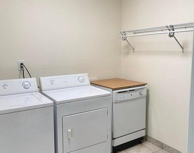 118 D Amberly Drive - Photo Thumbnail 7