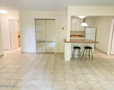 118 D Amberly Drive - Photo Thumbnail 6