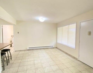 118 D Amberly Drive - Photo Thumbnail 4