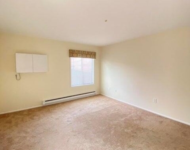 118 D Amberly Drive - Photo Thumbnail 10