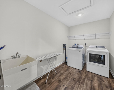 319 Tulip Court - Photo Thumbnail 25