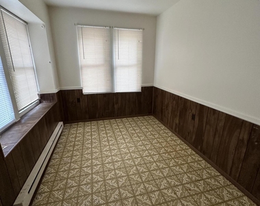2 Fallbrook Street - Photo Thumbnail 3