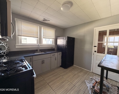1710 B Street - Photo Thumbnail 5