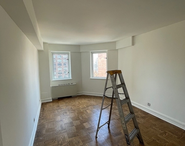East 71st Street - Photo Thumbnail 7
