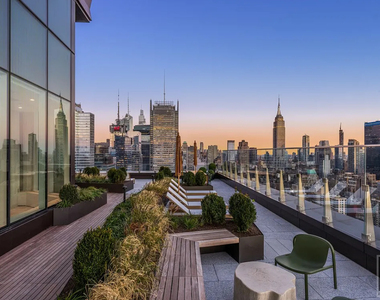 10th Avenue - Photo Thumbnail 4