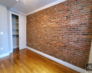 West 14 Street - Photo Thumbnail 1