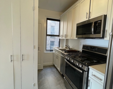 West 79 Street - Photo Thumbnail 4