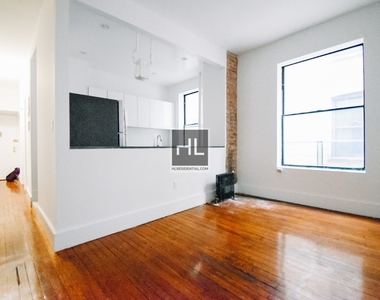 West 151st Street - Photo Thumbnail 3