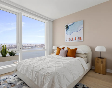 West 38th Street - Photo Thumbnail 1
