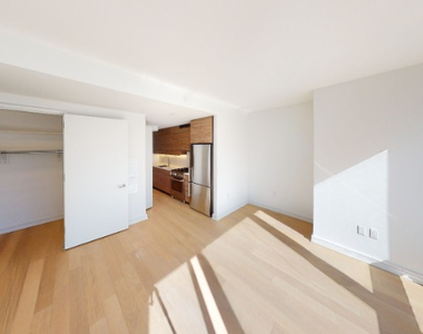 West 38th Street - Photo Thumbnail 2