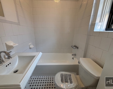 West 45 Street - Photo Thumbnail 5