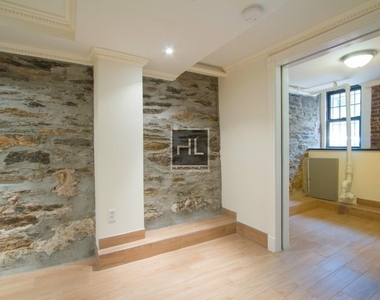 West 53 Street - Photo Thumbnail 3